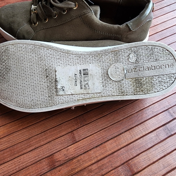 Like new Liz Claiborne swede sneakers 8.5 still have stickers on them! - Picture 2 of 10